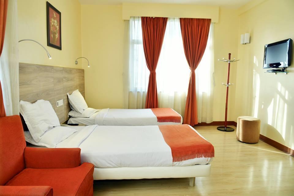 The Senator Hotel Kolkata Eksteriør bilde